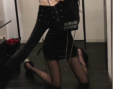 IN MIMIFACE 黑色闪钻毛衣女冬设...