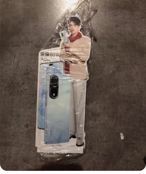 龚俊荣耀人形立牌 全新 10出 感兴趣的话...