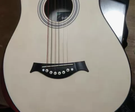 自己出价，合适就出。原价1900多的吉他几...