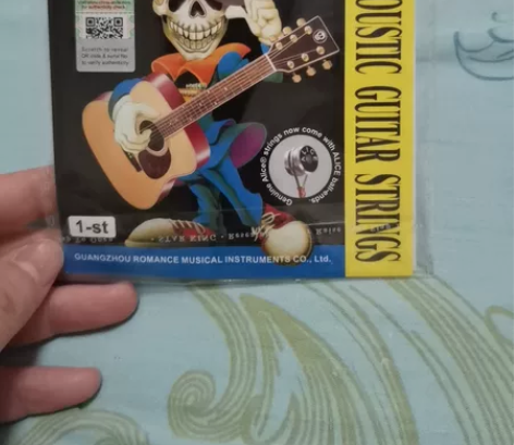 吉他配件： 一弦和三弦 各一根  变调夹 ...