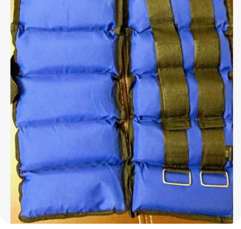 负重背心和两对沙袋，买了之后一次没用过，全...