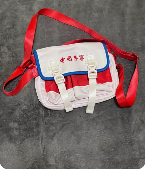 中国李宁斜挎包 线下中国李宁专柜购入?轻微...