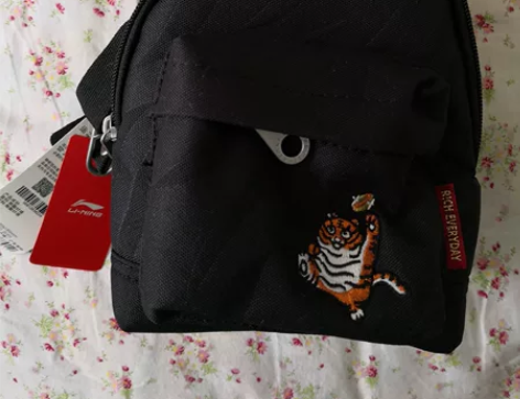 李宁，运动斜挎包，日进斗金，全新。 感兴趣...