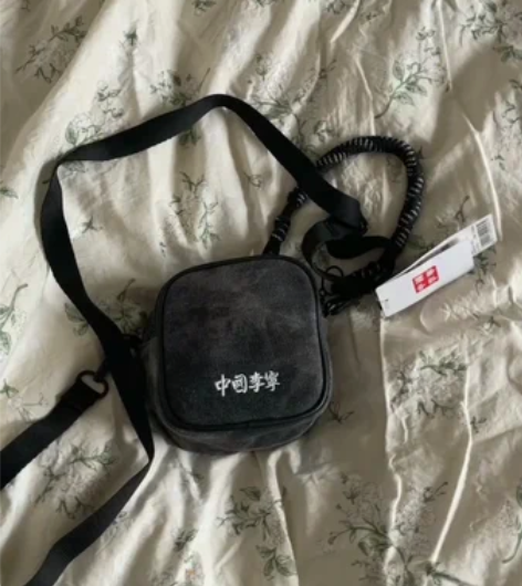 中国李宁 肖战同款 水洗牛仔斜挎包 方包 ...