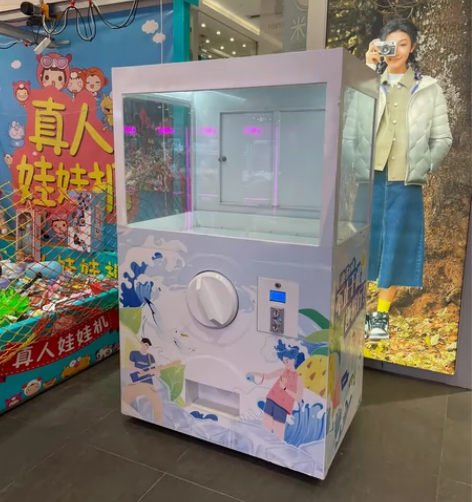 二手扭蛋机出售，高度2米，成色好 感兴趣的...