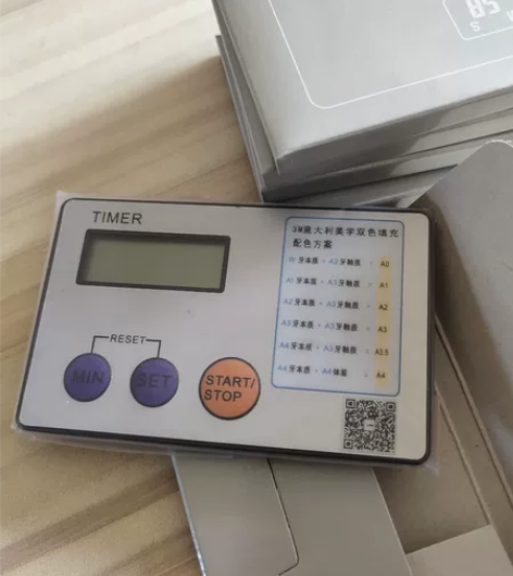 卡片式定时提醒器，背面有磁铁，提醒音不大，...