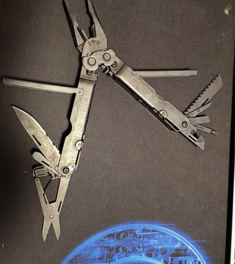 SOG， B61，多功能工具钳＋12用螺丝...