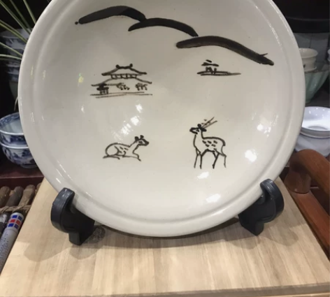 日本赤肤山名家乐齐作手绘赏盘这是一个全新的...