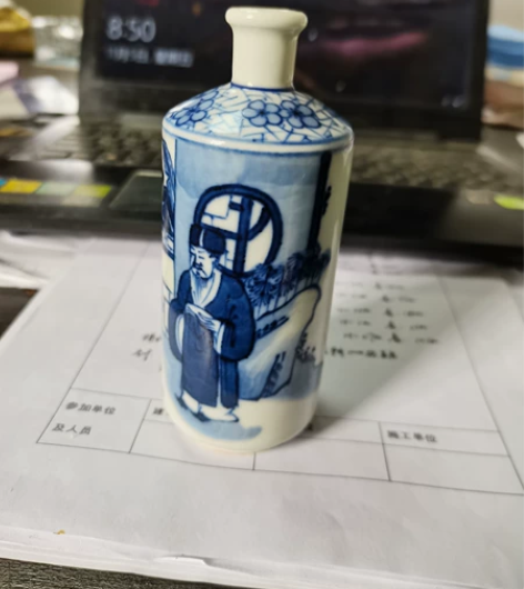 光绪人物故事小瓶,器型完整画工精细,全品无...
