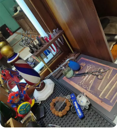 胡桃木剪刀架定做的！ 店里换风格重新装修啦...