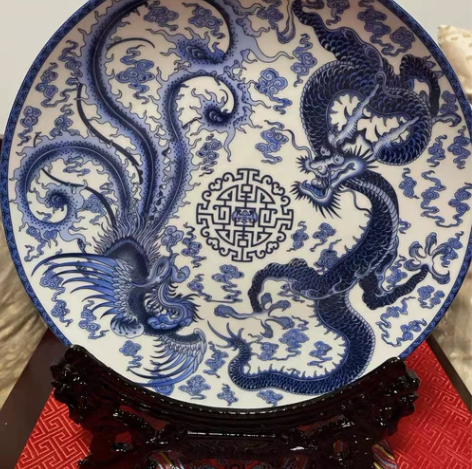 低价处理两个清乾隆青花的龙凤呈祥瓷盘摆件古...