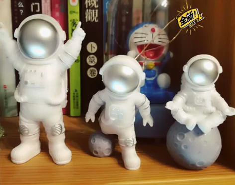 宇员航摆件可爱模型太小空人车载家居客书厅桌...