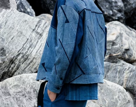 八成新。帅。很有个性的衣服。山渐隐 一半又...