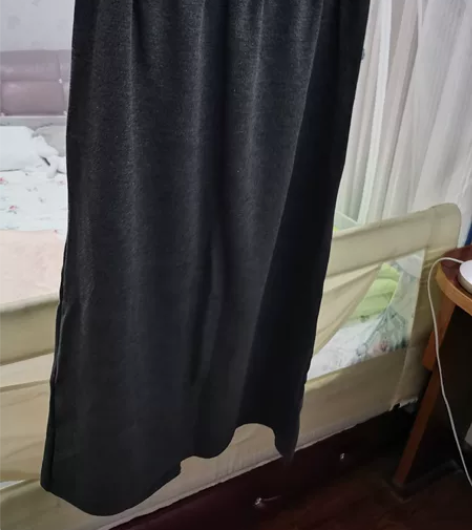 深灰色一步裙半裙 也是厚的 深冬穿没问题 ...