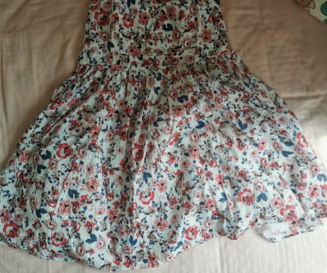 夏天碎花连衣裙，蓬蓬裙样子很好看，只穿过一...