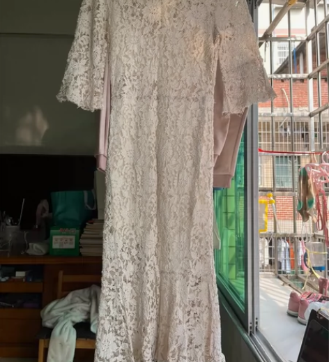 爱衣服蕾丝鱼尾连衣裙，S码数，9成新，14...