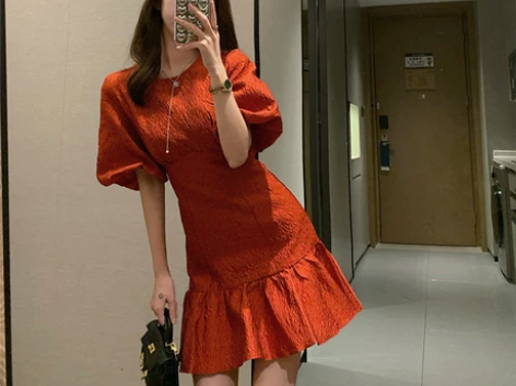 2021年新款夏季女法式高级感收腰圆领泡泡...