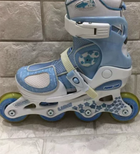 全新快乐之星儿童轮滑鞋，规格180-210...