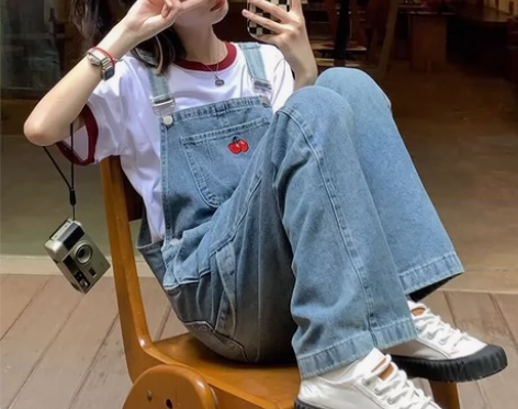 牛仔背带裤樱桃图案 穿过一次