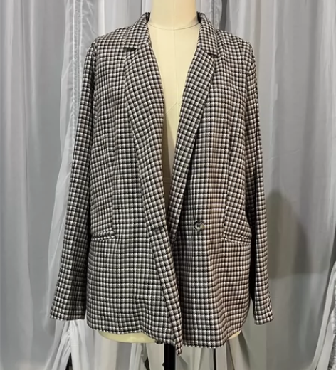 单层休闲西装 衣服完整清库存 喜欢的拍?轻...