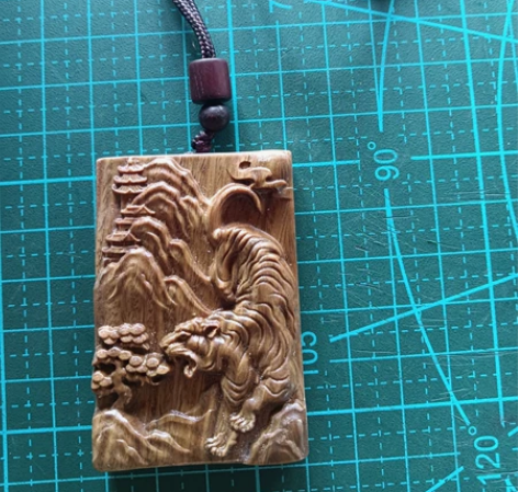 木刻虎牌一个尺寸58X40X11，有喜欢的...