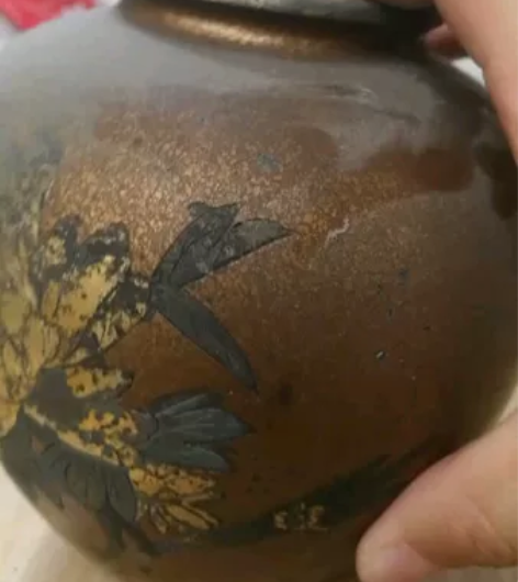 铜刻鎏金花卉罐！早年收的，自己收藏最少十年...