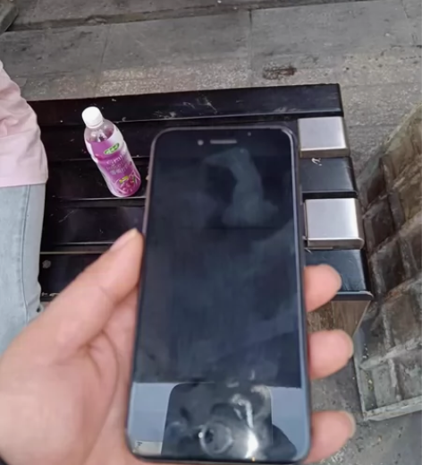苹果8，功能齐全，正常使用，自己用的一手机...