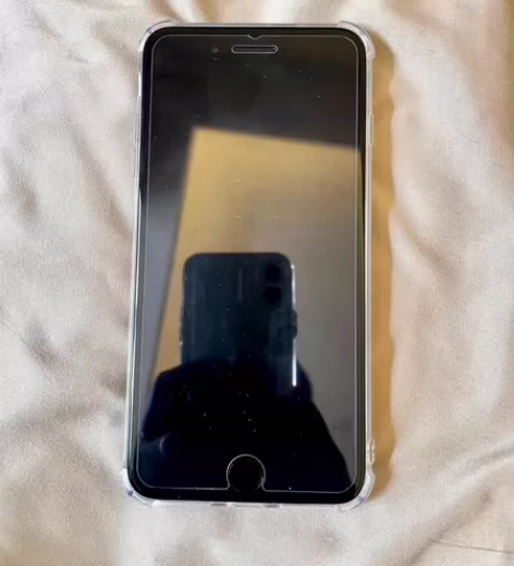 闲置一台Phone 8p 几乎全新 内存是...