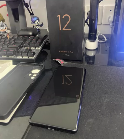 小米12pro全新骁龙版8刚刚出来的时候买...