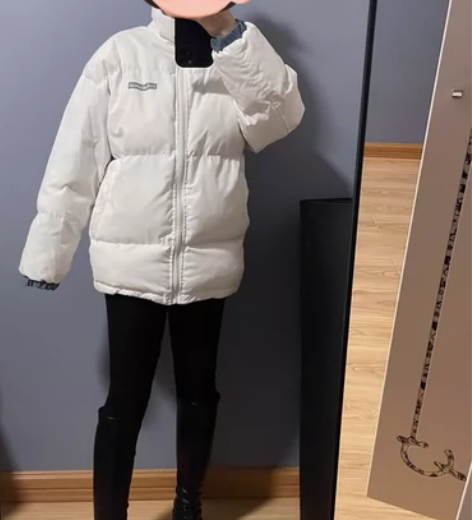 这件羽绒服是买给自己弟弟穿的，结果弟弟不喜...