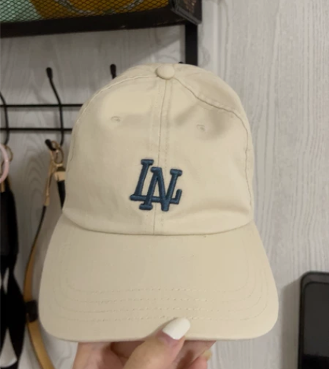 李宁棒球帽  买来仅用一次 感兴趣的话点“...