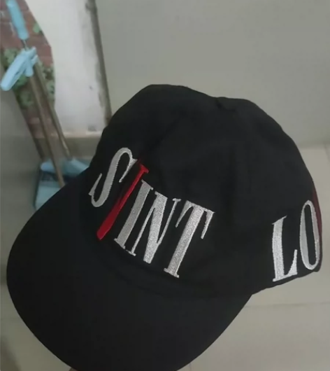 Vlone美式棒球帽 版型很硬挺 上身很帅...