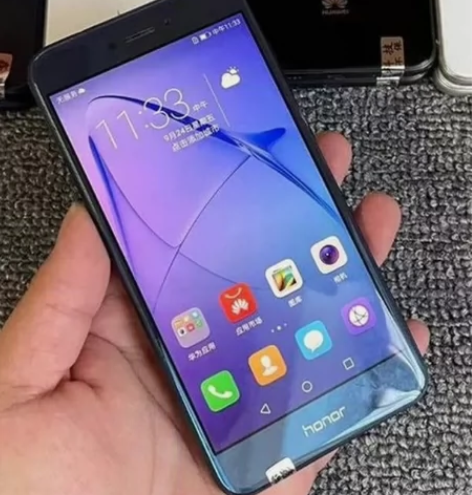 荣耀8青春版 ，高配4+64G 9新 手机...