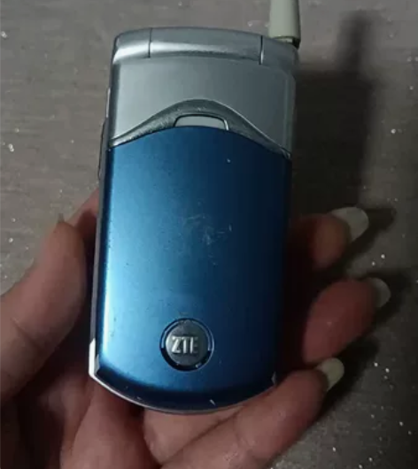 中兴C890电信手机。原机未拆修。开关机正...