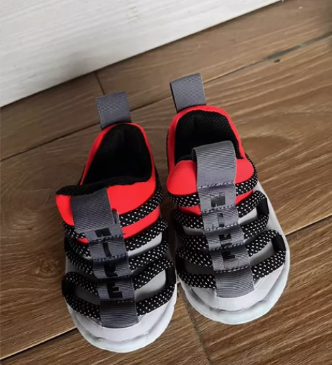 耐克毛毛虫，尺码5c，内长11，95新，5...