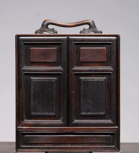 {老红木书箱}：箱以红木制，正面攒框镶板，...