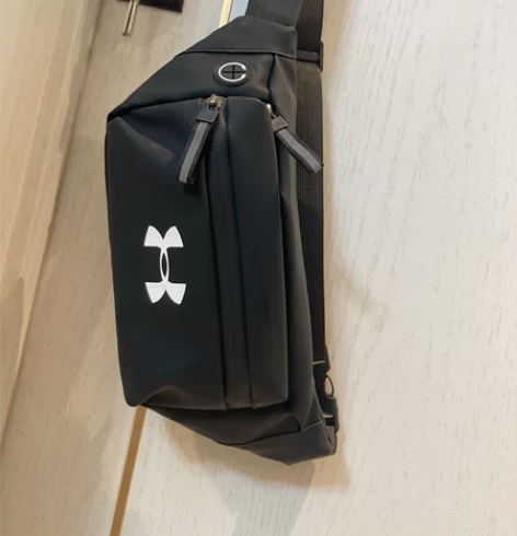 未用过斜挎包男安德玛胸包休闲运动腰包健身斜...