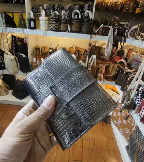 低价赔钱处理一批女士手包钱包 头层牛皮 一...