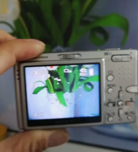 索尼T10数码相机功能正常八成新有原装电池...