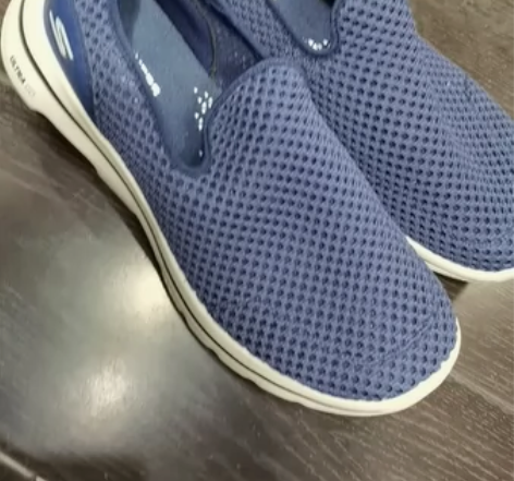 斯凯起鞋处理 40-1 双， 41-2 双...