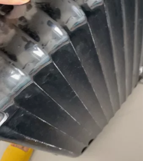 大的行李箱，忘了是26的还是28的啦，反正...