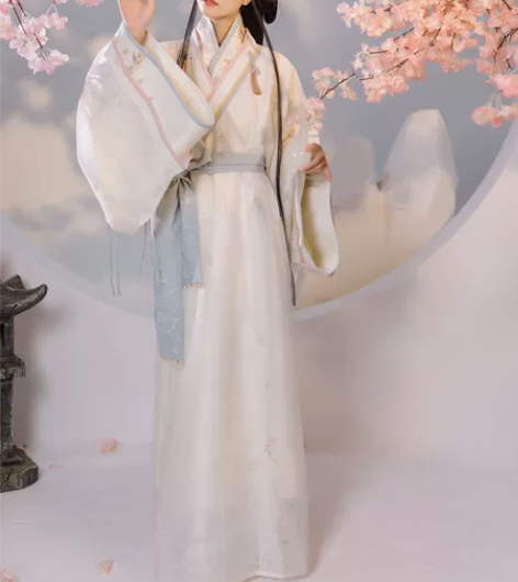 m码  全新  室内试穿过 两件套 远山乔...