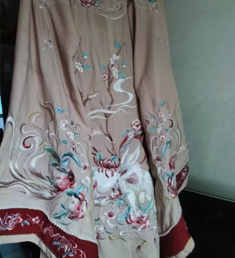 耀春画扇，只有披风全新带吊牌，有点小轻微染...