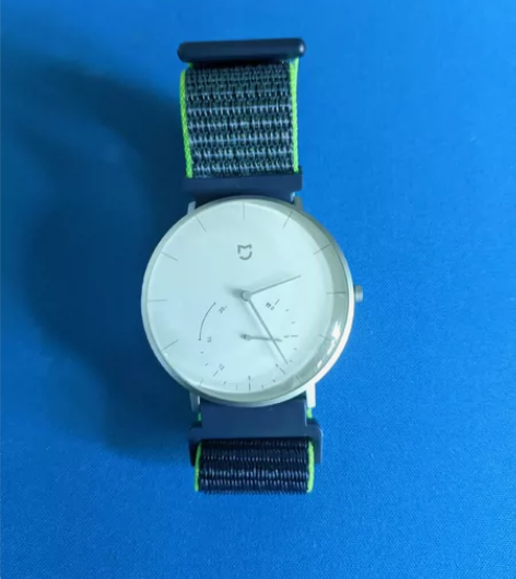 米家石英表 9成新，没有明显磕碰刮痕，轻微...