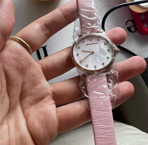 朋友送的阿玛尼手表生日礼物，戴过几次自己换...