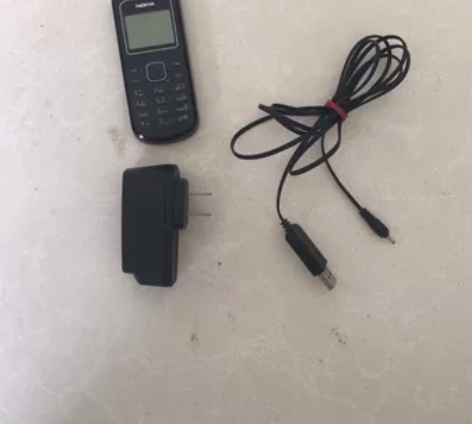 诺基亚1202手机，给老人学生用。以前的手...