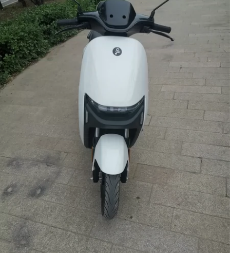 九号全智能机器人电动车九九九成新几个月手续...