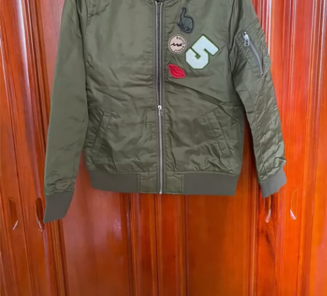 热风棒球外套 9成5新,不退不换