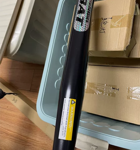 78公分棒球棍，全新，刚的，手感很好，不沉...