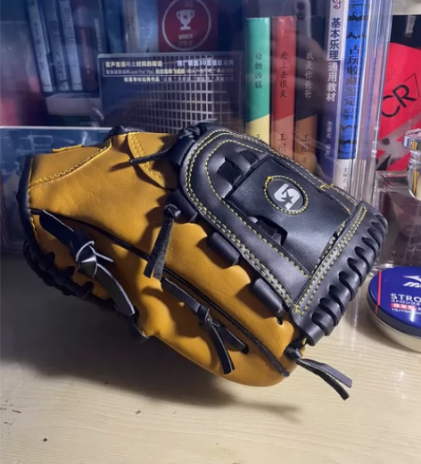 棒球手套，右投的，11的 之前用过一段时间...